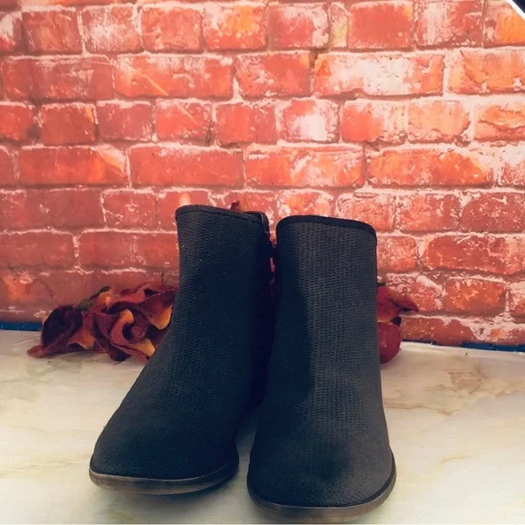 Kensie Gerona Gray Perforated Suede Ankle Boots - Picture 6 of 10